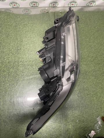 Купити 8114533B60 Toyota Права блок фара