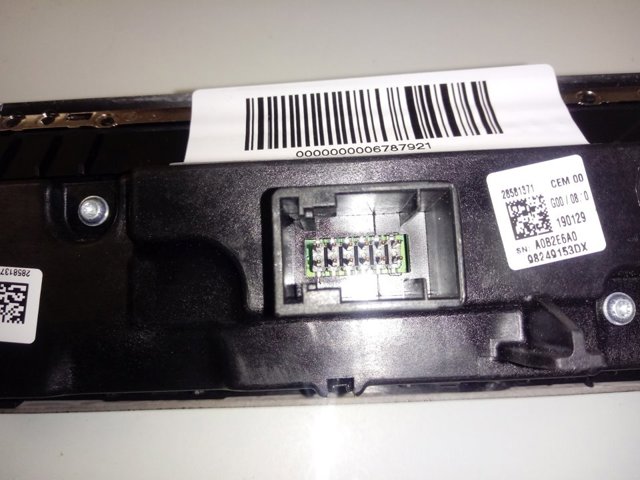 Блок кнопок центральної консолі 98106118DX Peugeot/Citroen