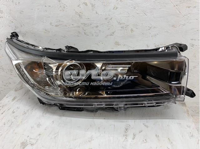811100E380 Toyota Фара передня права