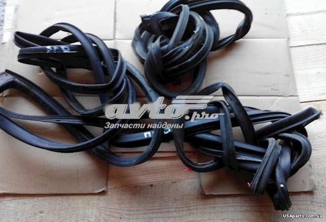 Прокладка дверей передніх правих Hyundai/Kia 821402H000 ціна, від 10.13 USD