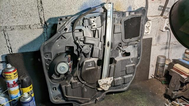 Склопідйомник передньої лівої двері C23559590A Mazda