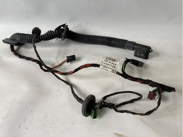 Джгут проводів задніх дверей A2044407706 Mercedes