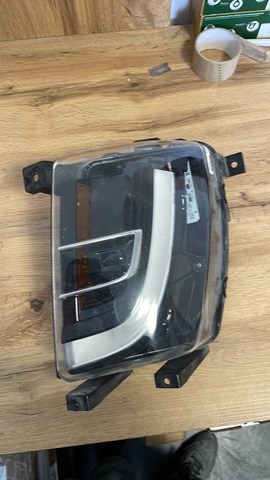 Протитуманка ліва на Tesla Model X  