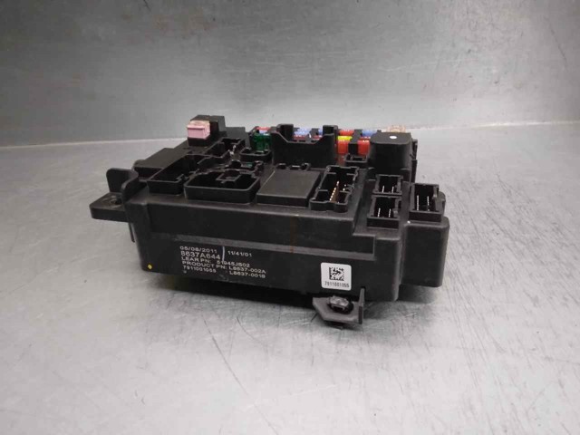 Купити 8637A644 Mitsubishi Корпус запобіжників