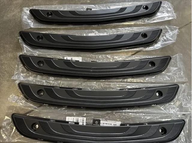 Накладка бампера переднього Mercedes A90788505009K83 ціна, від 31.66 USD