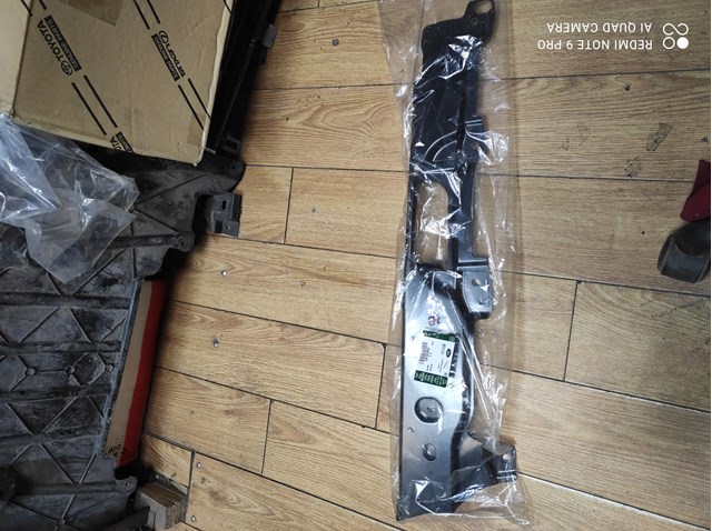  Land Rover LR105082