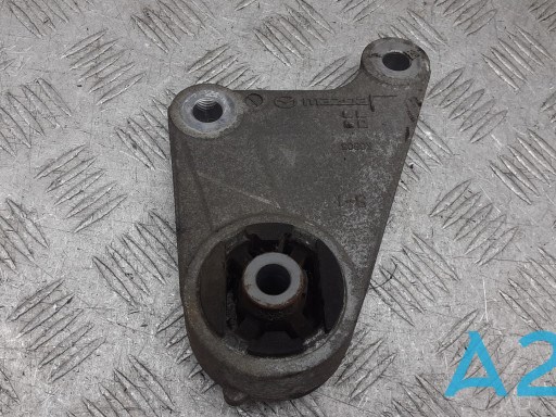 D10H2868Y Mazda Траверса заднього редуктора, ліва