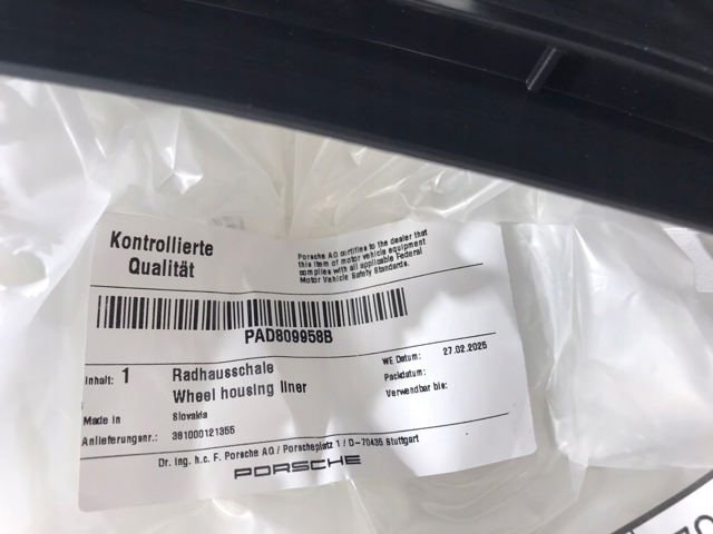 Купити PAD809958B Porsche Підкрилок переднього крила, правий передній
