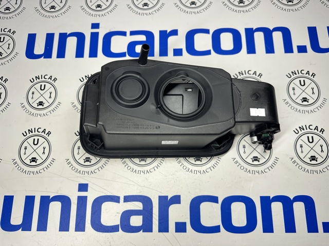 A1676309903 Mercedes Заливна горловина бензобака