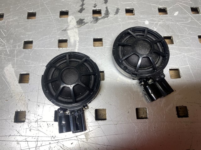  Tesla 100483300A ціна, від 5.56 USD