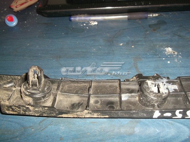 5211660220 Toyota Лівий кронштейн переднього бампера