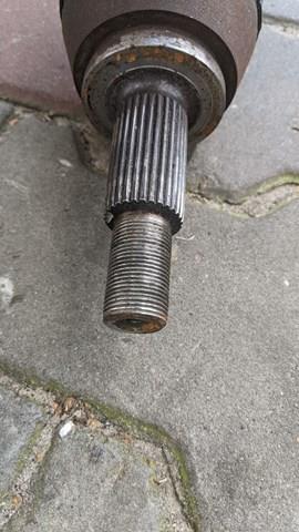 Піввісь передня, права Renault (RVI) 391006307R ціна, від 132.72 USD