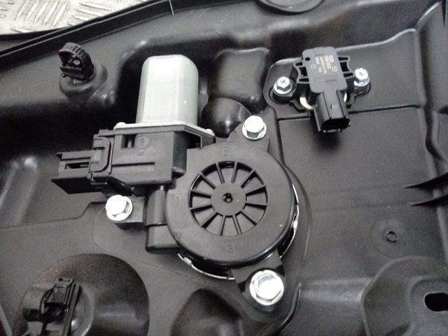 Купити D10E58590B Mazda Склопідйомник передньої правої двері