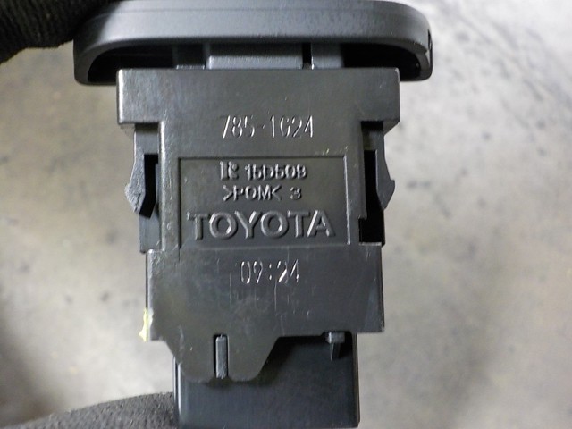 Кнопка аварійної сигналізації Toyota 843320D220