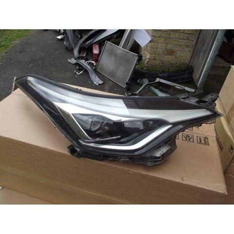 Фара передня права Toyota 81130F4281