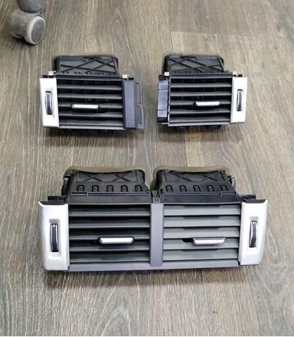 Купити LR024289 Land Rover Решітка повітропровода права