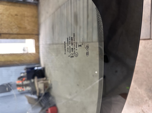 Автоскло Land Rover LR098156 ціна, від 1370.12 USD