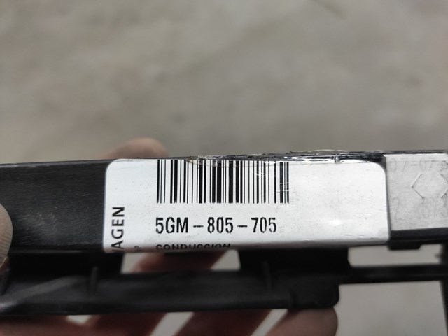 5GM805705 VAG Направляюча переднього бампера
