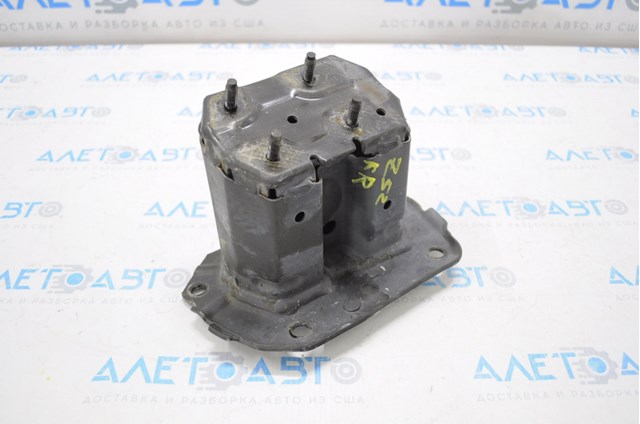 Кронштейн підсилювача переднього бампера Nissan/Infiniti 622105AA0A