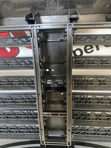 Кронштейн кріплення радіатора Ford L1MZ16138K