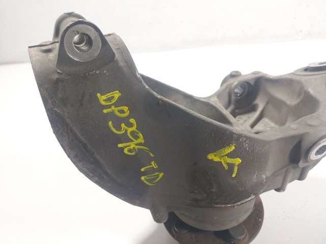 LR068883 Land Rover Цапфа поворотна права