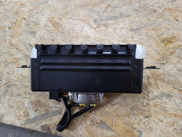 107782300G Tesla Подушка безпеки пасажира