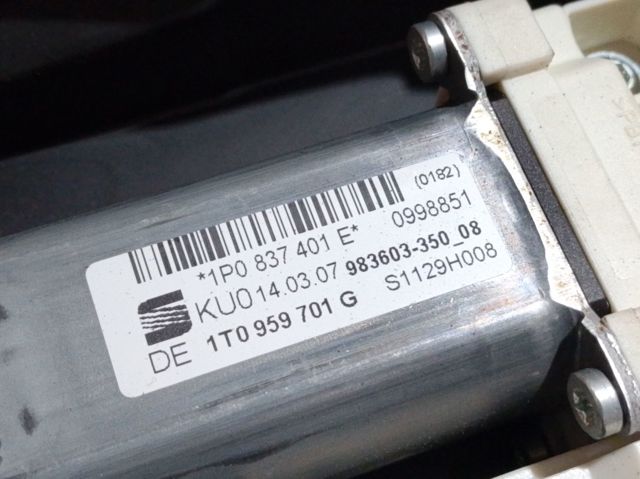 Двигун склопідіймача двері передньої, лівої 1P0837401E VAG
