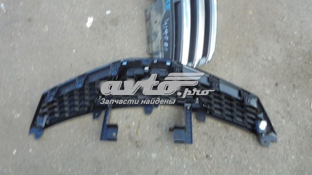 Решітка радіатора 623104MD0A Nissan/Infiniti