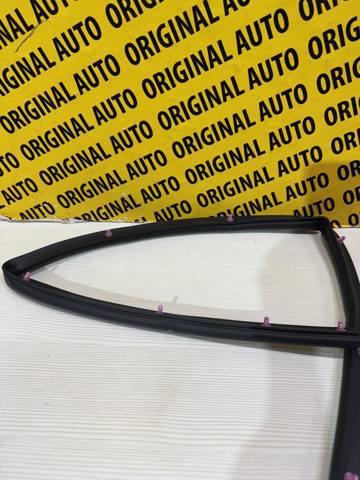 KB7W56750B Mazda Ущільнювач капота
