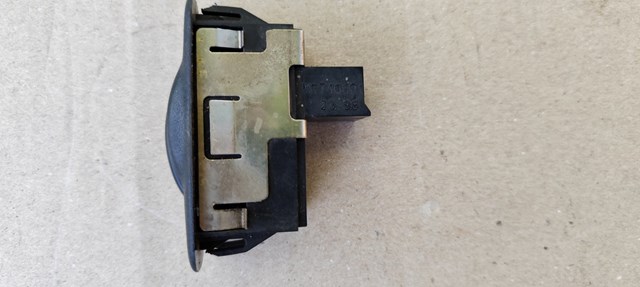 MR740601 Mitsubishi Кнопковий блок керування склопідіймачами передній правий