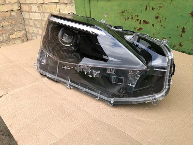 Купити 811300DP30 Toyota Права блок фара