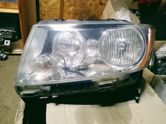 Фара ліва передня Chrysler 68088869AB