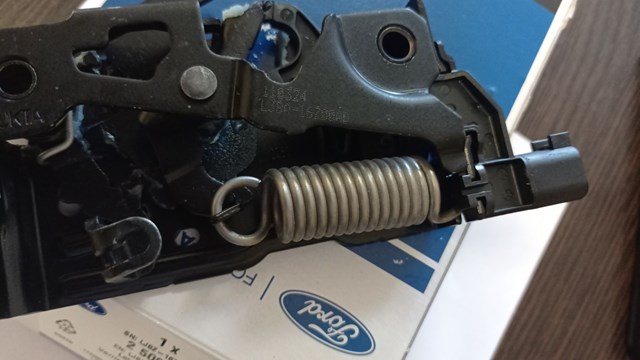 LJ8Z16700A Ford Запор капота (замок і привід замка капота)