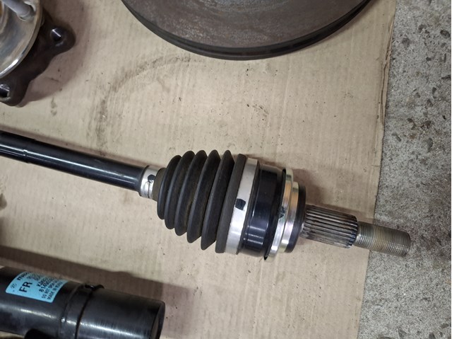 Піввісь передня, права Mazda FD052550X ціна, від 481.42 USD