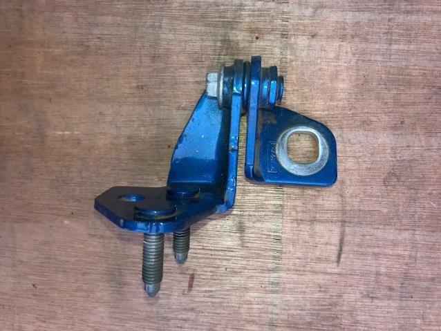H1BZ5826800A Ford Петля задніх правих дверей