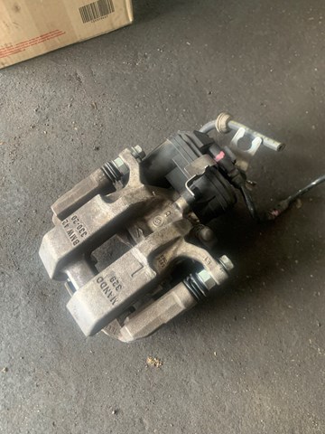 Супорт задній лівий 34206894079 BMW