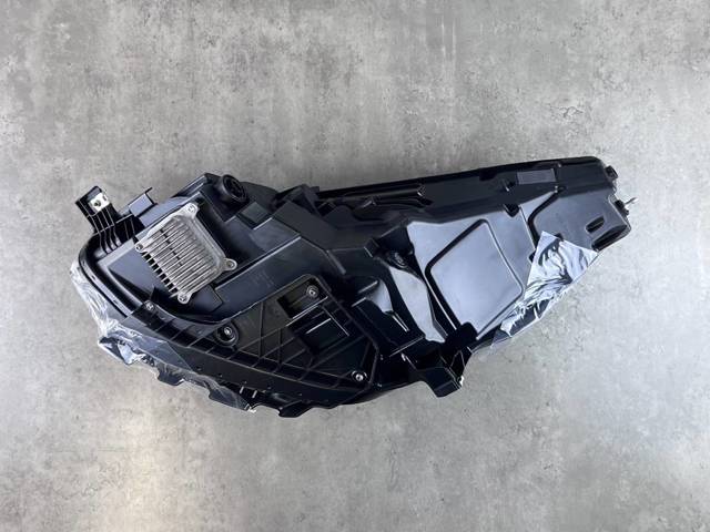  Фара права Tesla Model 3 