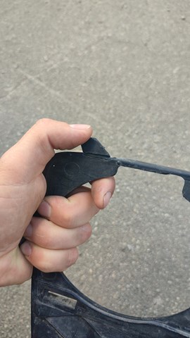 Заглушка/ решітка протитуманних фар бампера переднього, ліва 7055103 Autotechteile
