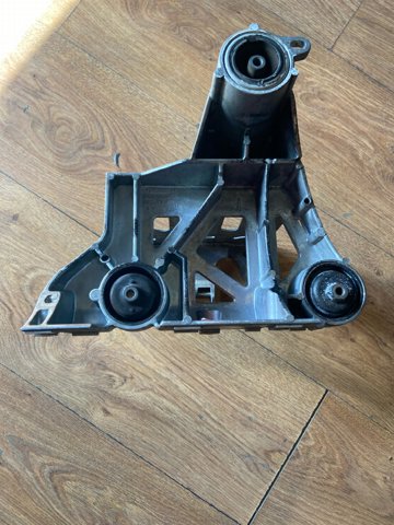 Кронштейн компресора кондиціонера Tesla 150069600B ціна, від 12.67 USD