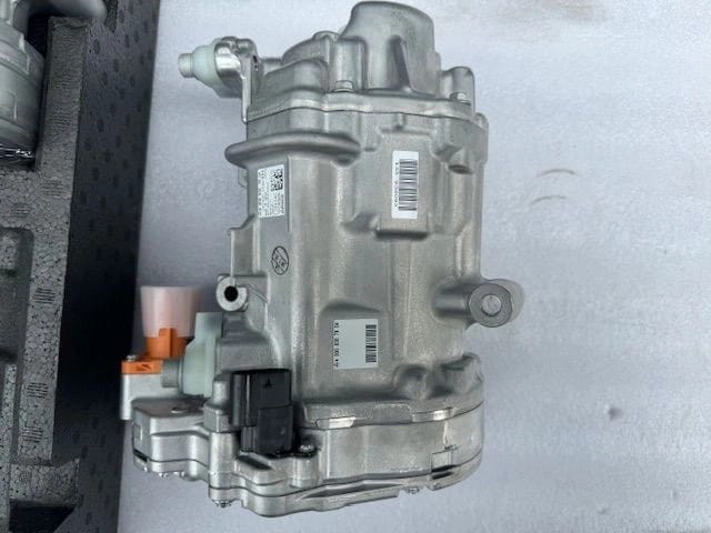 A0008307804 Mercedes Компресор холодоагенту
