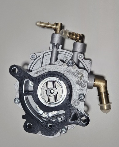 Купити LR083155 Land Rover Вакуумний насос