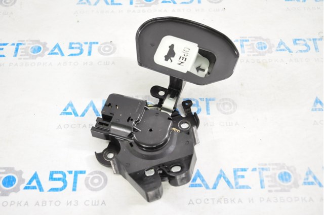 Замок багажника BHN156820A Mazda