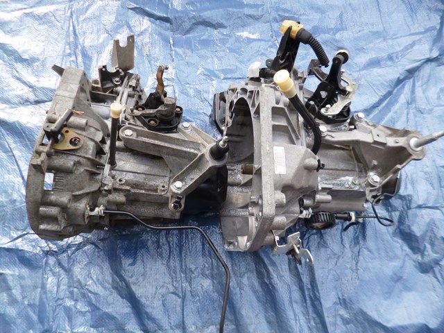 Купити 3201002Q4B Nissan/Infiniti Ручна коробка передач