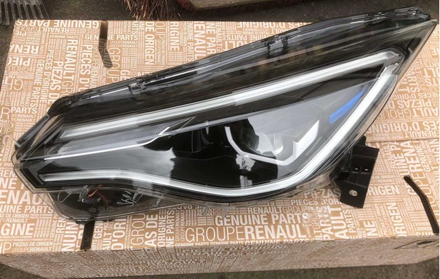 Купити 260609326R Renault (RVI) Основна фара в зборі ліва