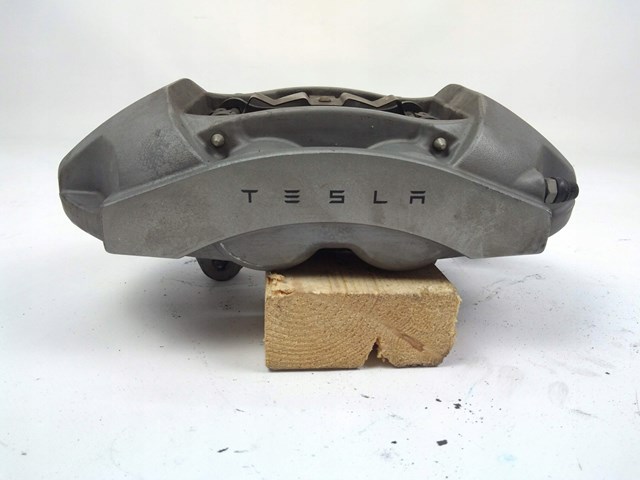 104462200E Tesla Motors Супорт гальмівний передній правий