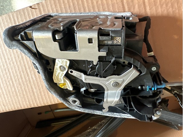 51219464890 BMW Замок двері правої передньої