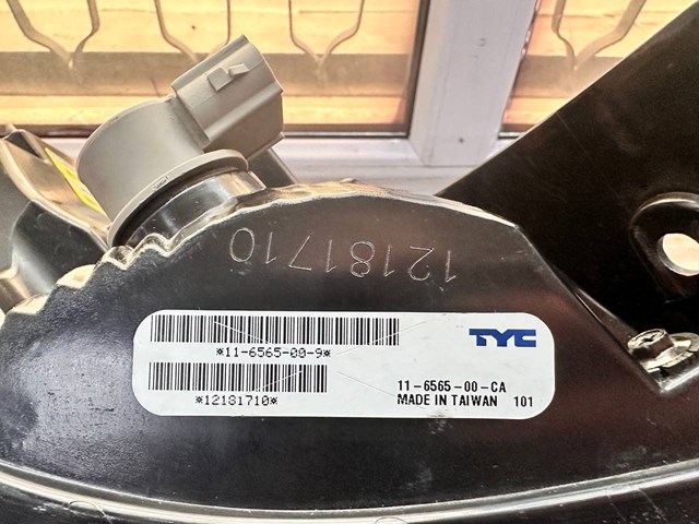Ліхтар задній правий, зовнішній TYC FP2407F8T ціна, від 125.42 USD