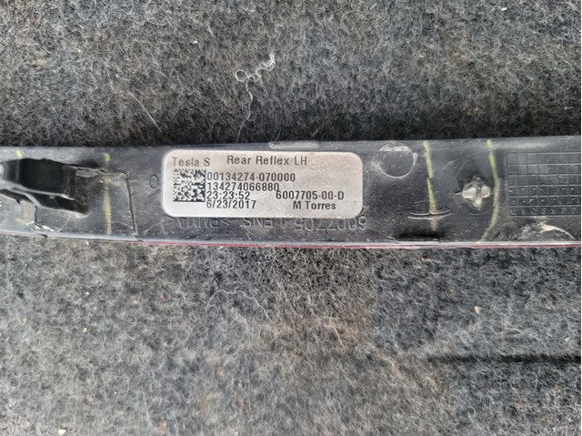 Купити 600770600D Tesla Відбивач бампера заднього правий