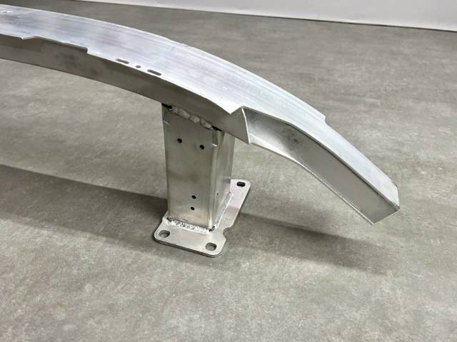 Шина бампера переднього FPS FP1232940 ціна, від 157.98 USD