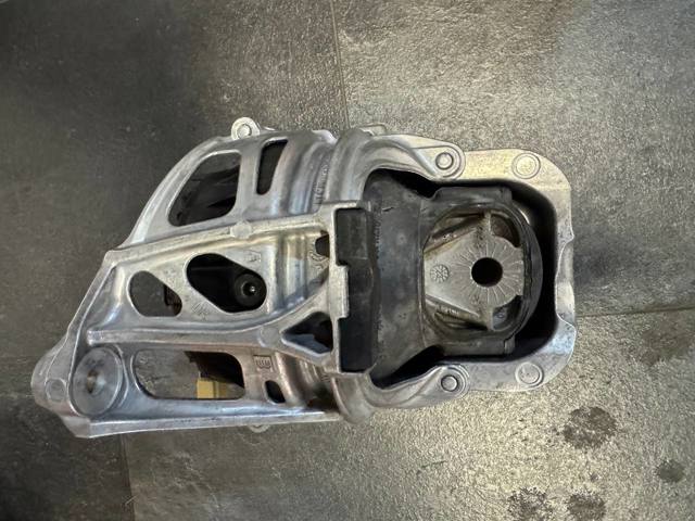 Ліва подушка двигуна VAG 4M0199371HC ціна, від 226.37 USD